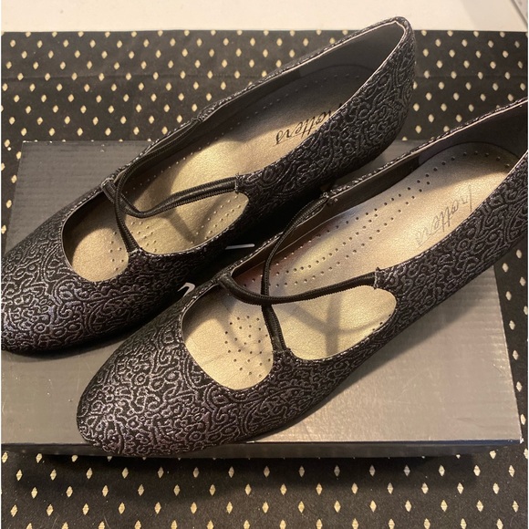 TROTTERS LADIES HEEL - Picture 2 of 8